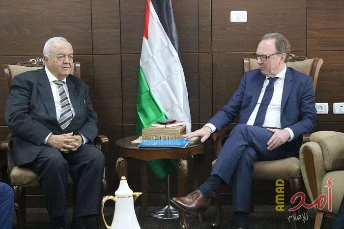 وزير العمل أبو شهلا يجتمع ببعثة تقصي الحقائق التابعة لمنظمة العمل الدولية