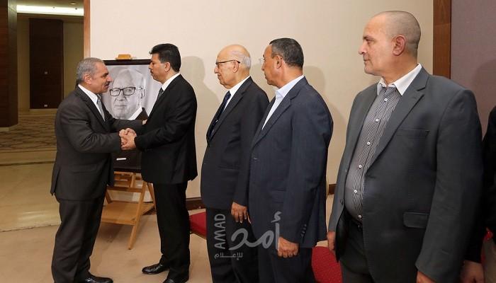 أشتية يقدم واجب العزاء بالرئيس التونسي السبسي