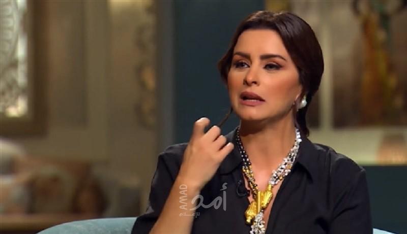 نور تجسد شخصية دكتورة تجميل فى فيلم "نبيل الجميل" مع محمد هنيدى