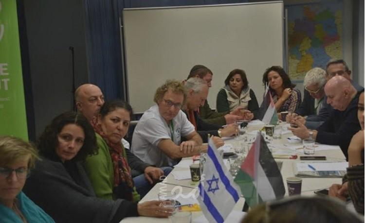 بمشاركة ملادينوف...لقاء بين عائلات شهداء فلسطينيين وعائلات قتلى إسرائيليين