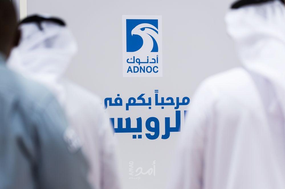 بلومبيرغ: عملاق بترول أبوظبي "أدنوك" تدرس شراء حصة في شركة يملكها الجيش المصري