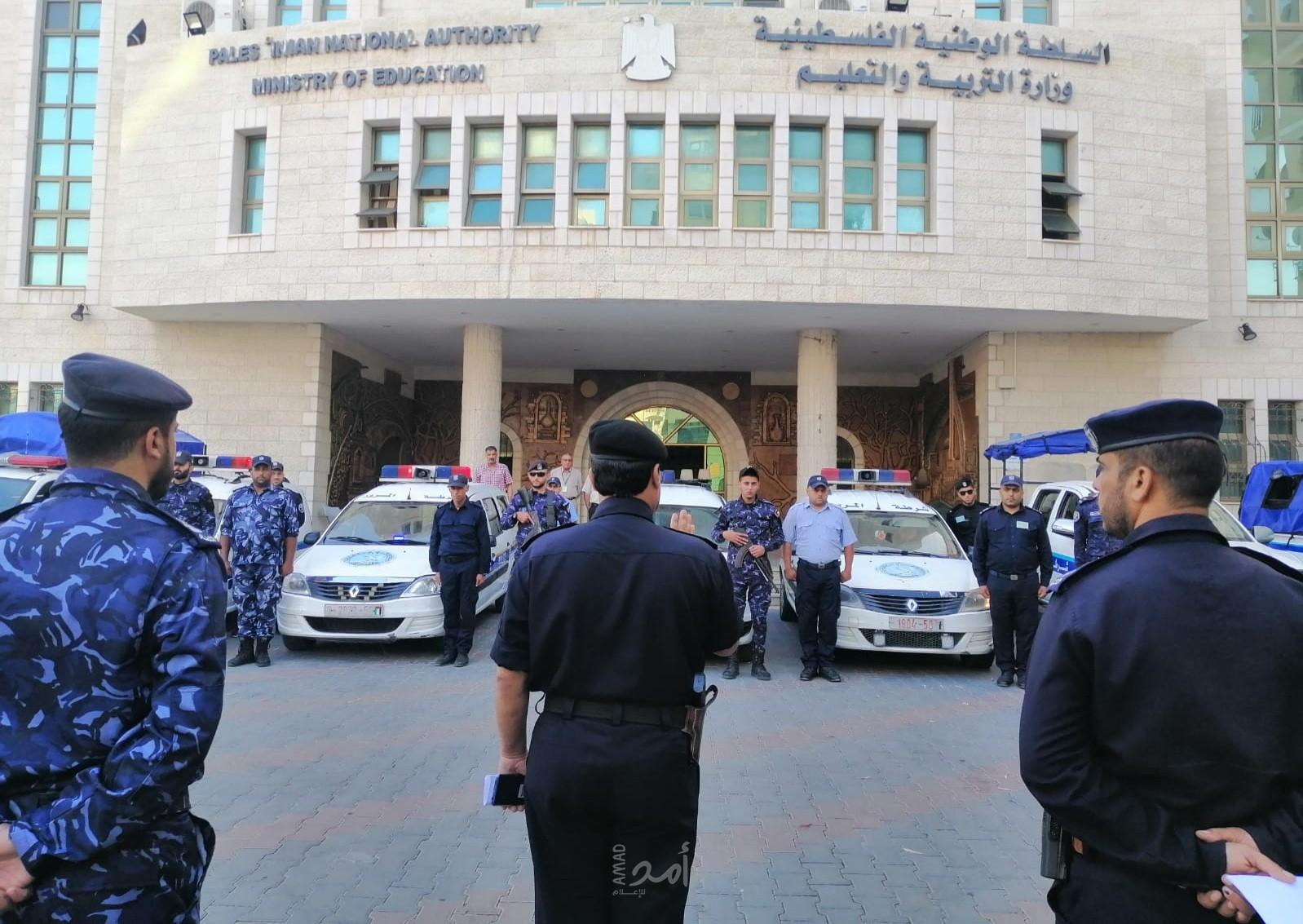 لجنة المتابعة تهنئ طلبة الثانوية العامة وتطالب بعدم إطلاق النار في الاحتفالات 