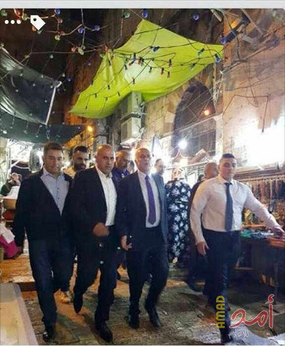 بالفيديو ..مقدسيون يطردون "الرجوب" من داخل البلدة القديمة بالقدس المحتلة