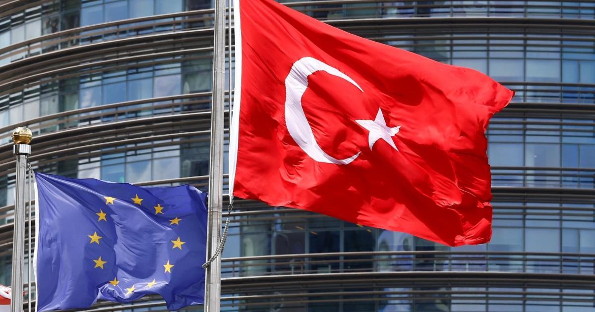 الجارديان: مشاحنات أردوغان مع أوروبا تهدف لجمع أصوات لصالحه فى الاستفتاء