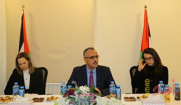 أبو دياك يسلم شهادات تدريب مدربين في الصياغة التشريعية من منظور النوع الاجتماعي برام الله