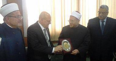 لأول مرة مفتي الديار المصرية يترأس لجنة مناقشة الدكتوراة للباحث الفلسطيني أبو الهنود