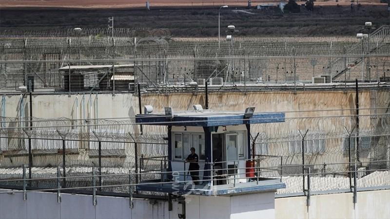 إدارة سجن "ريمون" تنقل 35 أسيرا إلى "جلبوع"