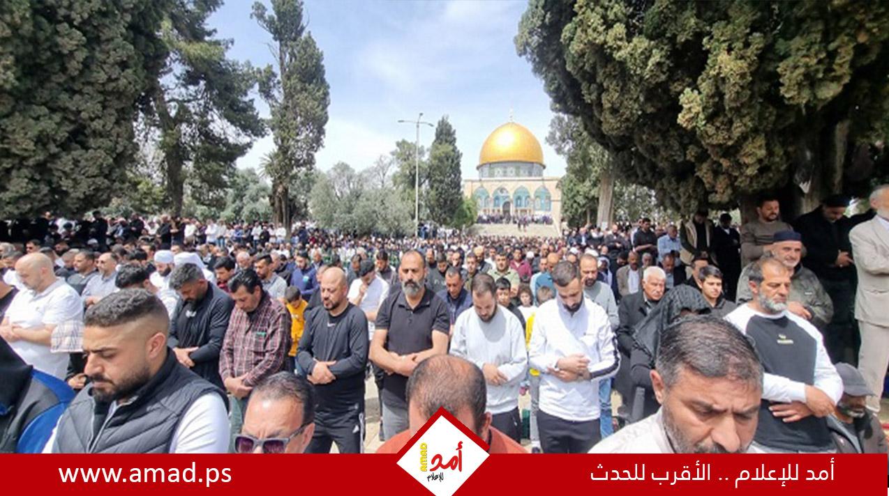 125 ألف مواطن يؤدون صلاة الجمعة الثالثة من رمضان في المسجد الأقصى