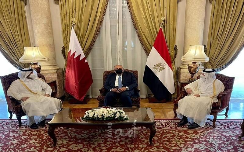 أمير قطر يتسلّم دعوة لزياة مصر من السيسي