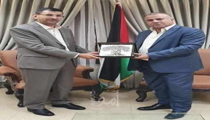 الوزير قطامي يكرم مجموعة وافا الدولية للتنمية لدورها في دعم المبادرات الشبابية
