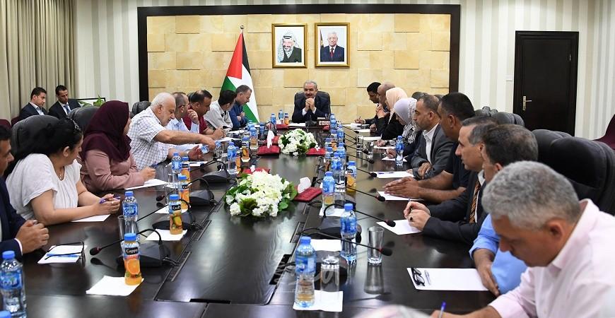 أشتية يبحث تعزيز التكامل مع الاتحاد الوطني للمؤسسات الأهلية