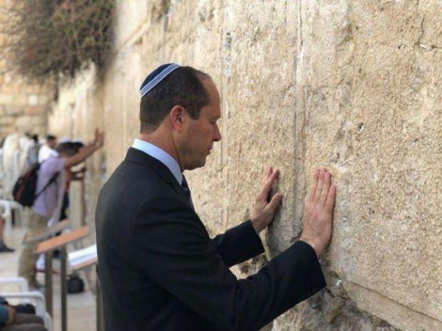 "نير بركات" يستقيل من رئاسة بلدية الاحتلال في القدس