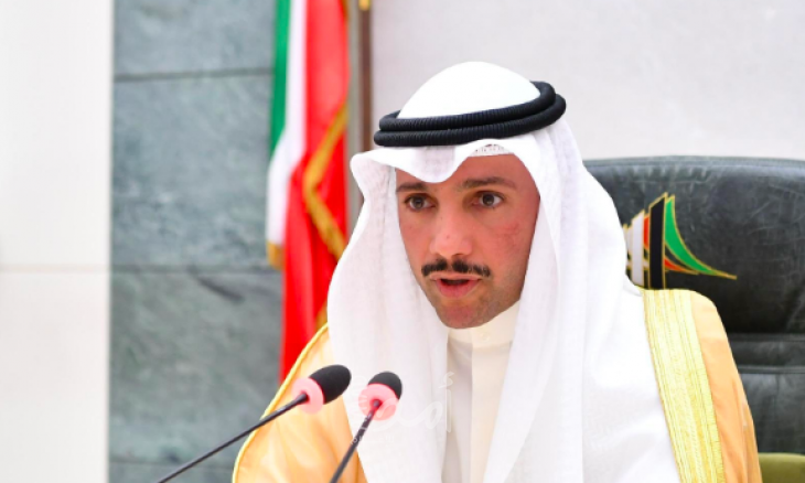 شاهد _ فيديو القاء رئيس مجلس الأمة الكويتي "خطة ترامب" في سلة المهملات
