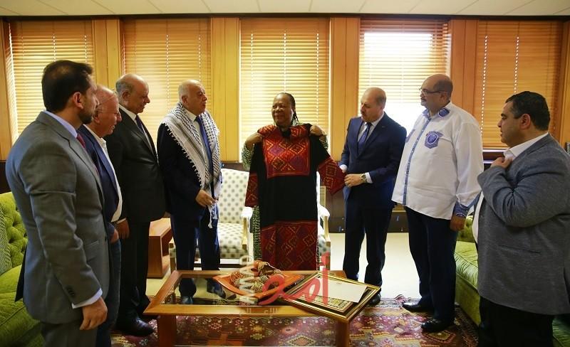 الرجوب ينقل رسالة من الرئيس عباس إلى نظيره الجنوب إفريقي