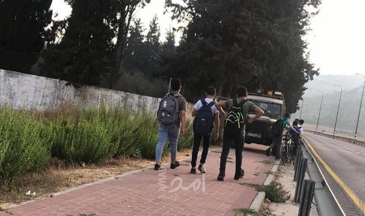قوات الاحتلال تعتدي على طلبة اللبن الشرقية وتمنعهم من الوصول إلى مدرستهم