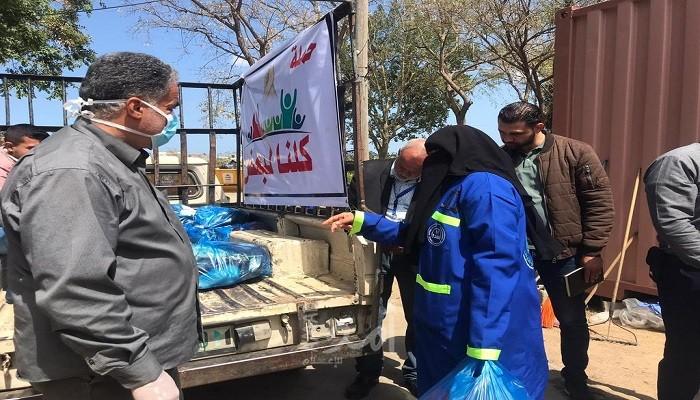 حملة "كلنا لبعض" توزع سلة خضار لعدد من الأسر المتعففة في خانيونس