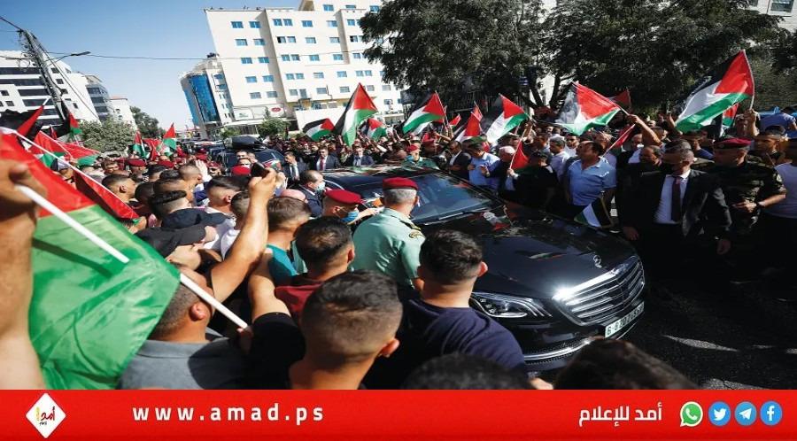 صحيفة تتساءل: هل يريد نتنياهو إضعاف السلطة الفلسطينية أو انهيارها بالكامل؟
