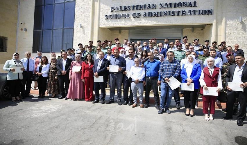 المدرسة الوطنية تحتفل بتخرج 80 مديراً من 38 مؤسسة (مدنية، أمنية، خاصة)