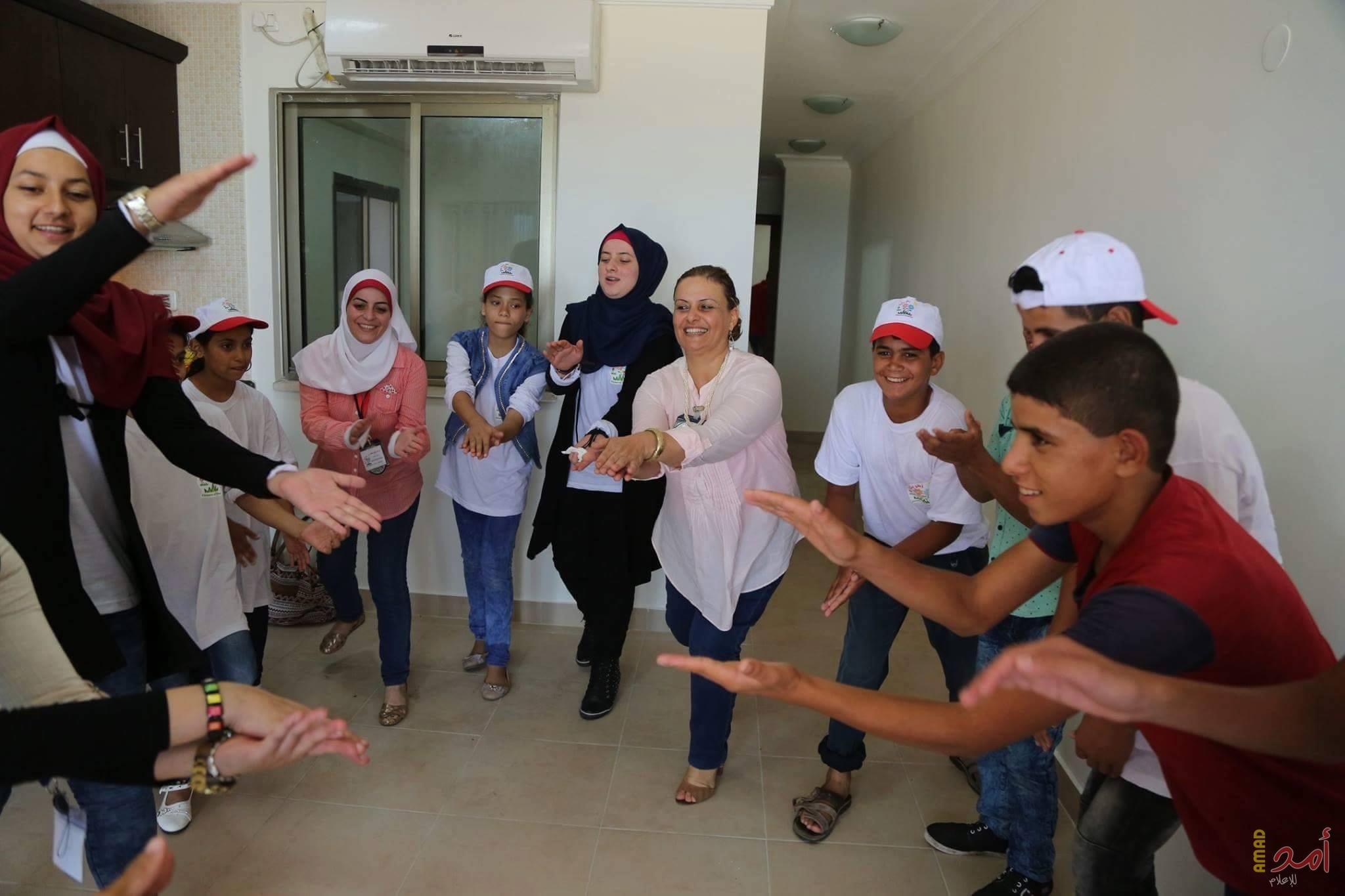 بالصور .. اللجنة الدولية للصليب الأحمر تطلق مخيم الشباب الترفيهي التوعوي زهر بكرة