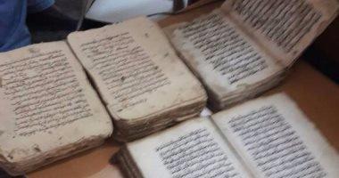 بالصور .. مطار القاهرة يضبط مصاحف وقطع أثرية من العصر العثمانى داخل 3 طرود قادمة من إثيوبيا