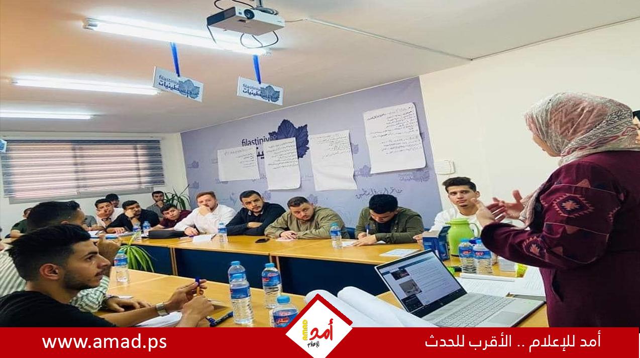 فلسطينيات وكلية المجتمع تنظمان ورشة حول "أخلاقيات الصحافة"