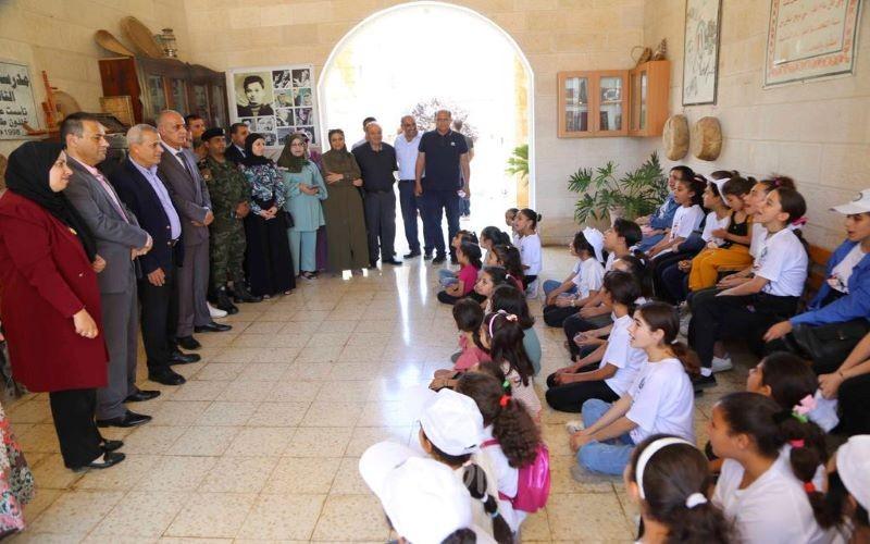 قلقيلية: المحافظ يتفقد عدداً من المخيمات الصيفية