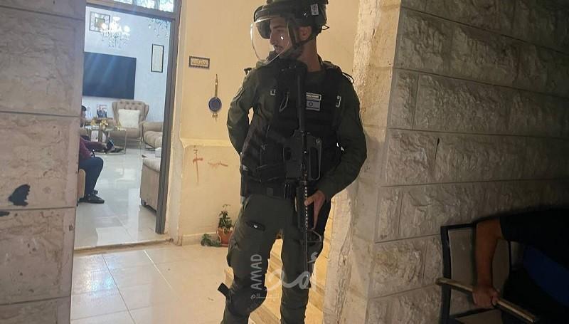 اندلاع مواجهات وجيش الاحتلال يشن حملة اعتقالات ويداهم المنازل في الضفة والقدس- فيديو