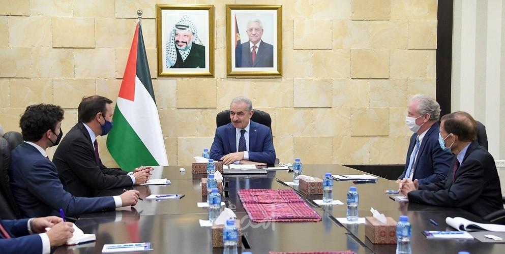 اشتية يطالب الإدارة الأميركية بالإسراع في إعادة فتح القنصلية في القدس الشرقية