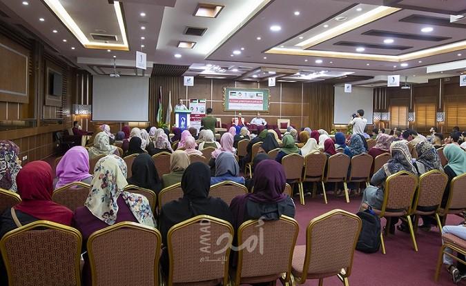 الكلية الجامعية توفر عشرات المنح لطلبتها ضمن مشروع المنح الجامعية لطلبة القطاع