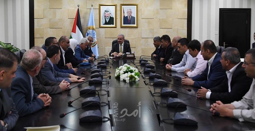 أشتية يلتقي فعاليات محافظة قلقيلية ويطلع على أهم احتياجاتها