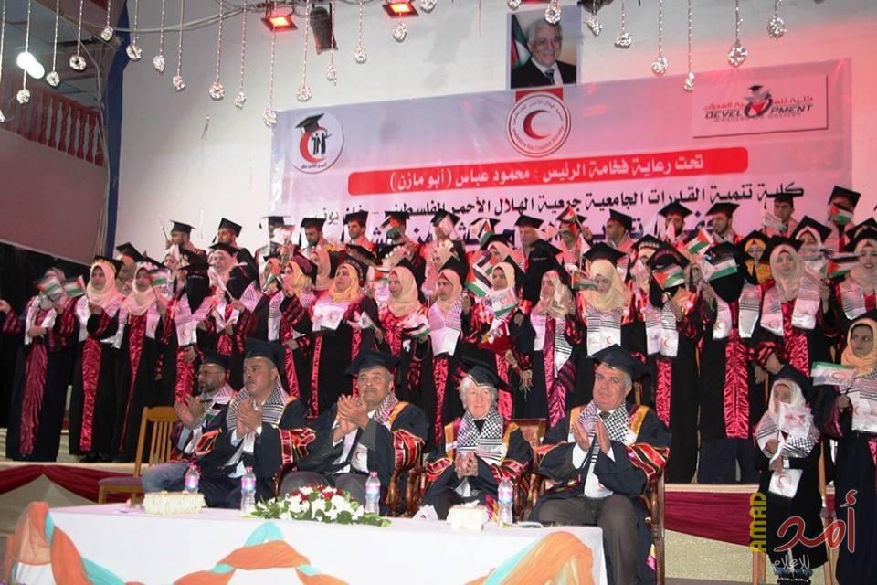 كلية تنمية القدرات  الجامعية في الهلال الأحمر الفلسطيني بخانيونس تخرج فوجها الثامن عشر