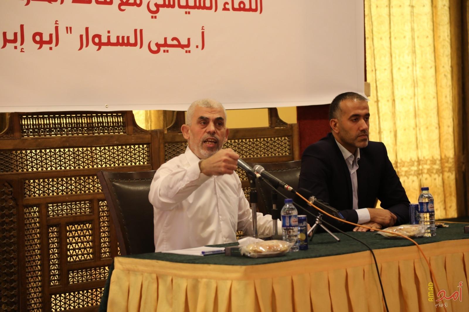 خلال لقائه بالنخب الشبابية.. السنوار يدعو لعقد مجلس وطني يشمل الفصائل كافة - صور