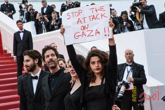 "أوقفوا الاعتداء على غزة".. لافتةٌ رفعتها فنانة لبنانية خلال مهرجان "كان" السينمائي