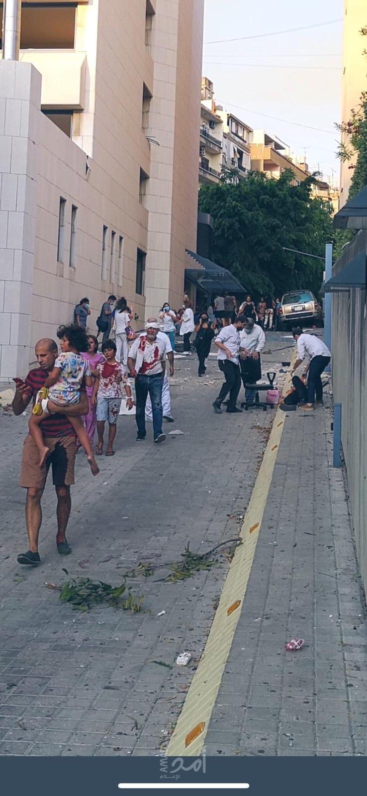 وفاة مسئول لبناني وإصابة عائلة دياب ودبلوماسيين في انفجار مرفأ بيروت