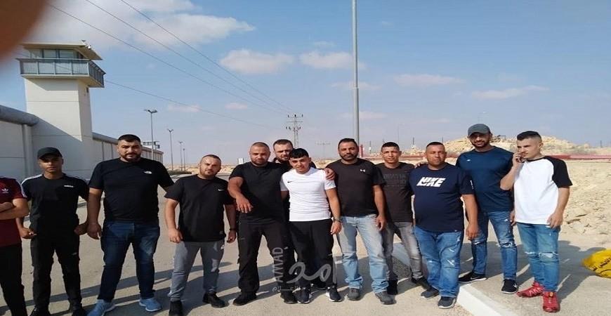 النضال الشعبي تهنئ الأسير محمد مزرعه بالإفراج عنه من السجون الإسرائيلية