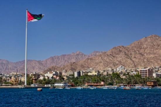 انفجار أنبوب نفط في خليج العقبة واسرائيل تعرض المساعدة بتنظيف البقع النفطية