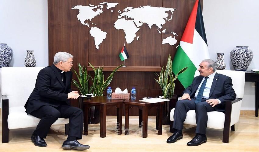 اشتية يدعو لتوحيد الجهود لمواجهة الحرب الإسرائيلية تجاه المقدسات المسيحية والإسلامية