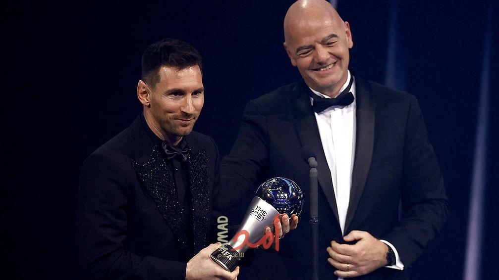 ليونيل ميسي يتوج بجائزة أفضل لاعب في العالم THE BEST
