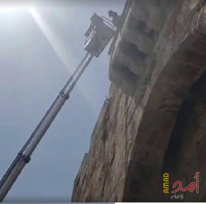 قوات الاحتلال تنصب كاميرات مراقبة اعلى باب الاسباط من الخارج في هذه اللحظات
