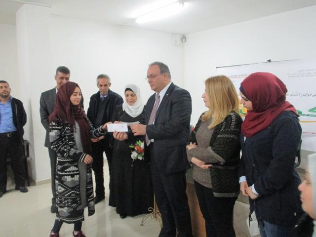 الوزير الشاعر في جلسة سائل ومسئول مع مجلس أطفال فلسطين