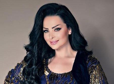 بالصور والفيديو - رفيعة الهاجسي.. أول عارضة أزياء إماراتية