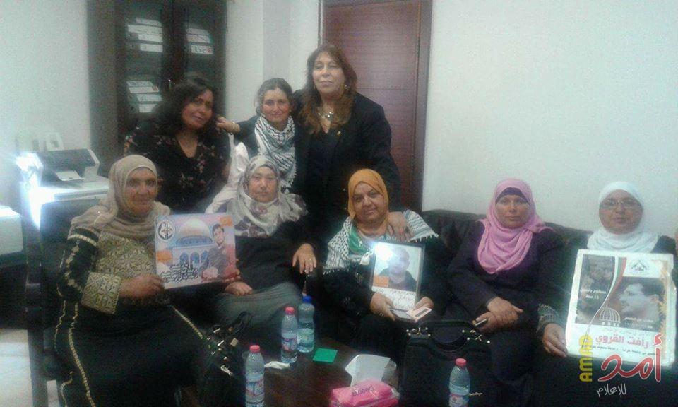 بالصور.. دعوة قضائية لأمهات الأسرى أمام محكمة العدل الاسرائيلية تحمل الاحتلال مسئولية حياتهم