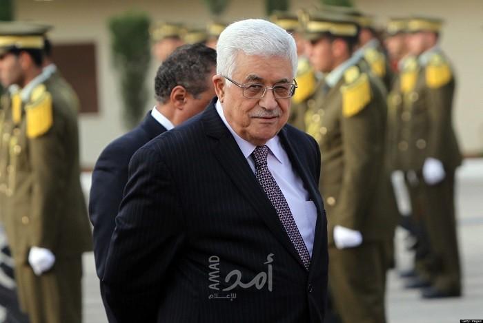 عباس يعزي بوفاة الكاتب حسن الكاشف
