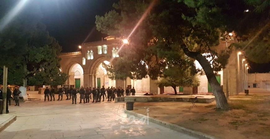 جيش الاحتلال يسلم الهلال الأحمر الفلسطيني شابين تم الاعتداء عليهما بالضرب في القدس