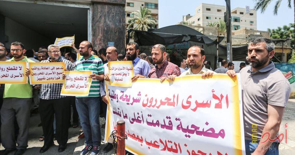 فصائل فلسطينية: قطع الرواتب من قبل سلطة رام الله "جريمة" تتماهى مع مصالح الاحتلال الإسرائيلي