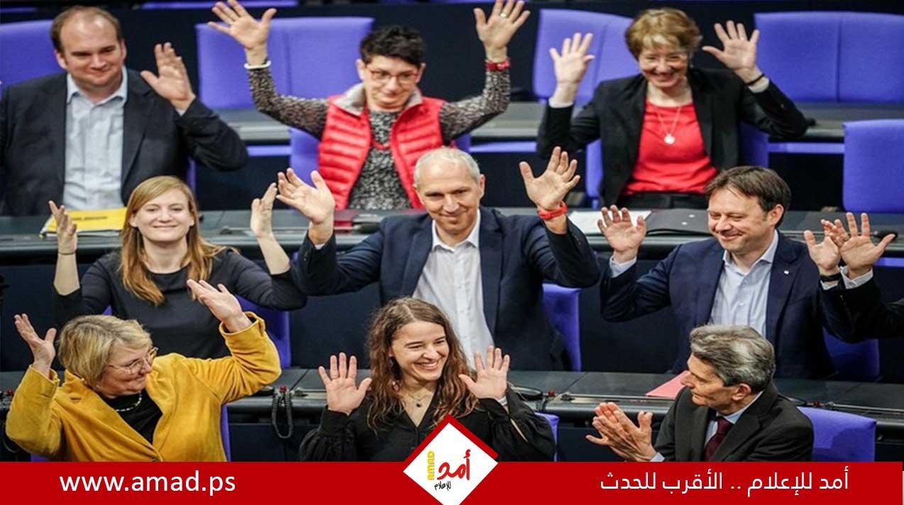 لحظة تاريخية.. البرلمان الألماني يرحب بأول نائبة صماء على مقاعده