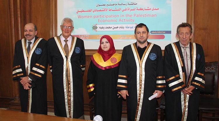 جامعة الأزهر بغزة تمنح درجة الماجستير للباحثة الاقتصادية وئام وهبه