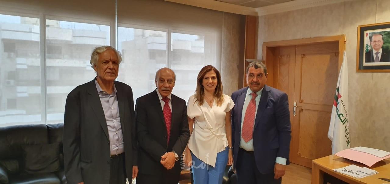 الديمقراطية تعرض مع وزيرة العمل اللبنانية اوضاع العمال وتدعو لاقرار حق العمل بحرية
