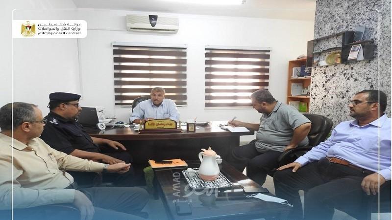 الإدارة العامة لهندسة المركبات تجتمع مع شرطة المرور ومراكز الفحص الفني