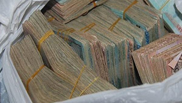 إحباط محاولة تهريب أموال مصرية بحوزة راكب قبل سفره للكويت